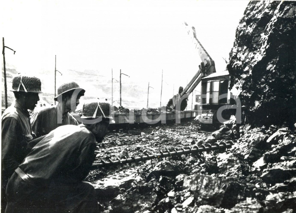 Fotografia d epoca originale 1971 FUSHUN CHINA  Operai cinesi al lavoro nella miniera di antracite Foto 1