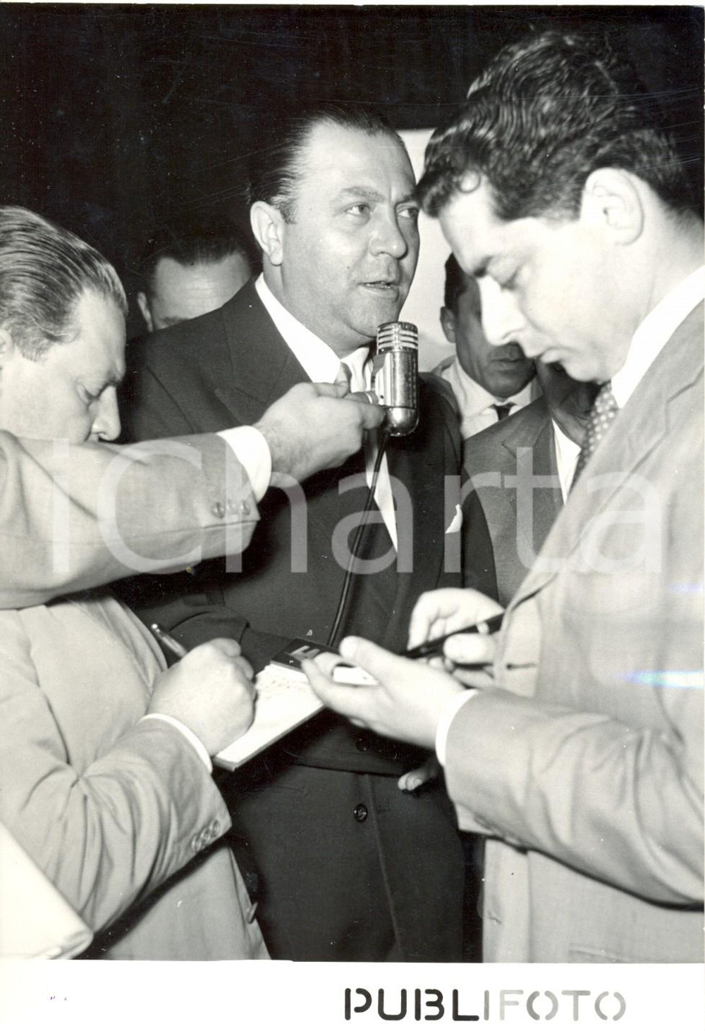 Fotografia d epoca originale 1953 ROMA Consultazioni Quirinale  Alfredo COVELLI risponde ai giornalisti 1
