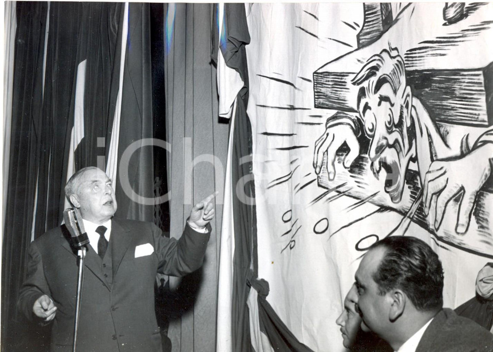 Fotografia d epoca originale 1956 MILANO Guglielmo GIANNINI durante comizio Uomo Qualunque al Teatro Nuovo 1