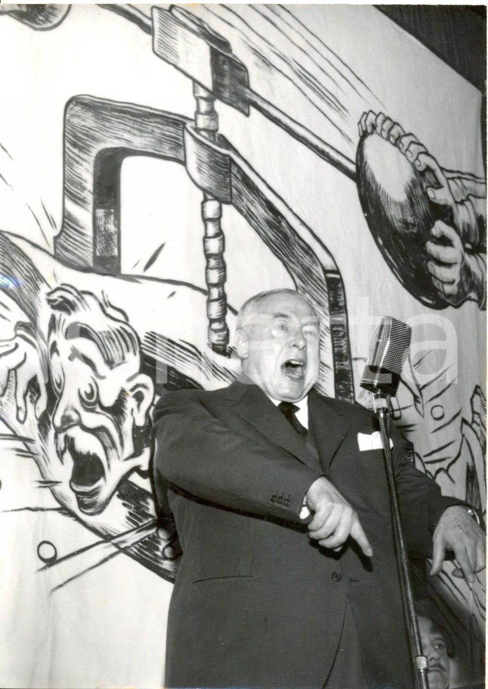 Fotografia d epoca originale 1956 MILANO Teatro Nuovo  Comizio Uomo Qualunque  Guglielmo GIANNINI Foto 1
