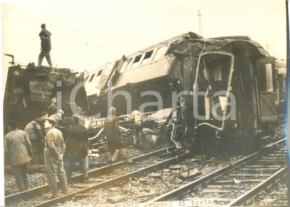 Fotografia d epoca originale 1962 CASTEL BOLOGNESE  Incidente ferroviario  Il treno Lecce/Milano deragliato 1