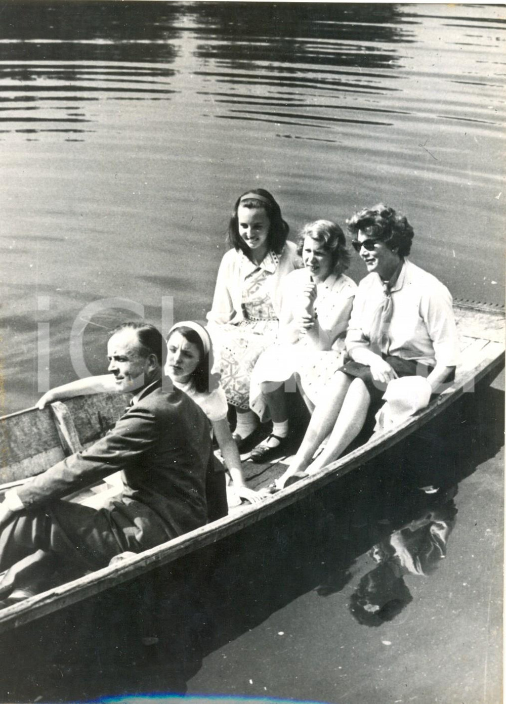 Fotografia d epoca originale 1962 LAC ANJOU  La principessa Anna d Inghilterra in barca con amici Foto 1