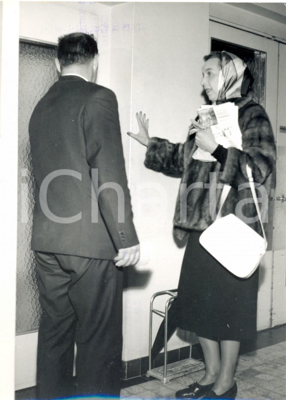 Fotografia d epoca originale 1972 LOSANNA  Incidente stradale Vittorio Emanuele  Maria JosÃ© in ospedale 1