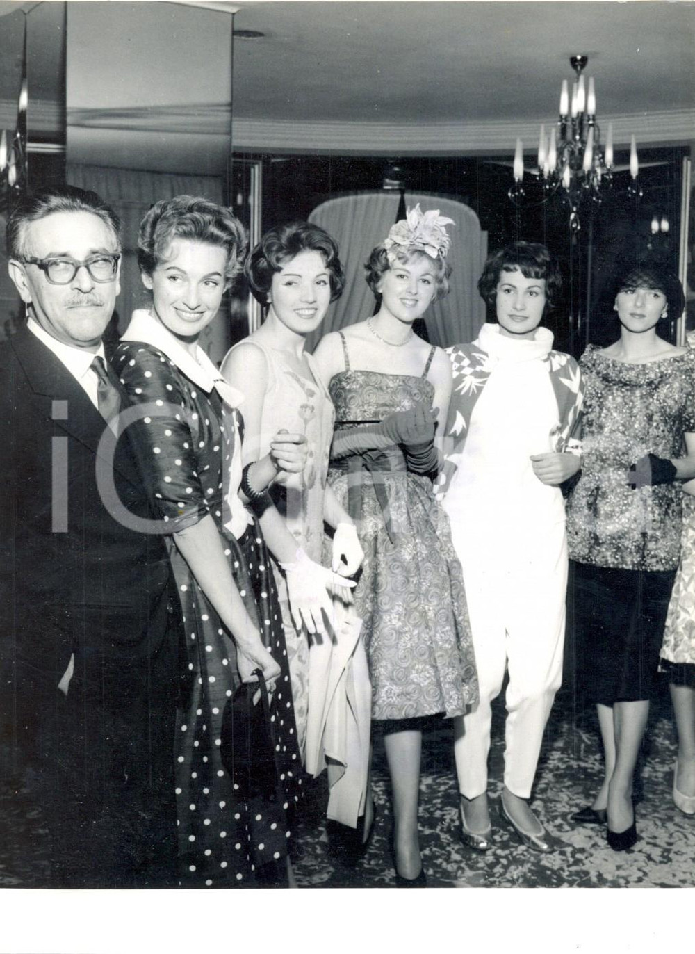 Fotografia d epoca originale 1960 ca MILANO Concorso SINGER L abito dell anno Mario SOLDATI Fulvia COLOMBO 1