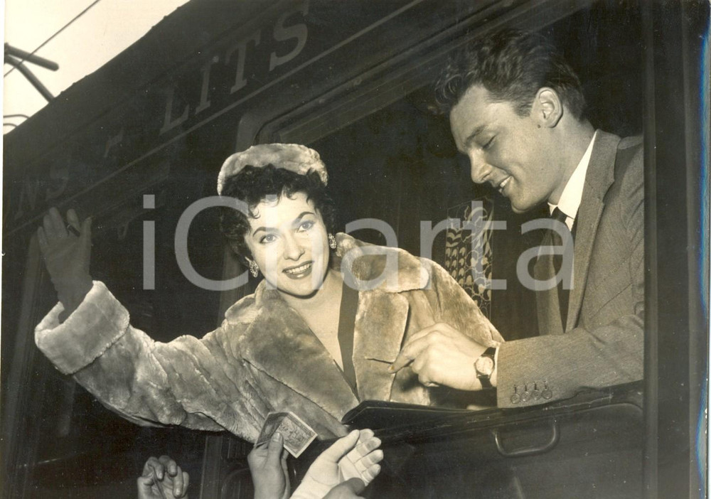 Fotografia d epoca originale 1955 ROMA Pane Amore e Gelosia Partenza Gina LOLLOBRIGIDA Roberto RISSO 1