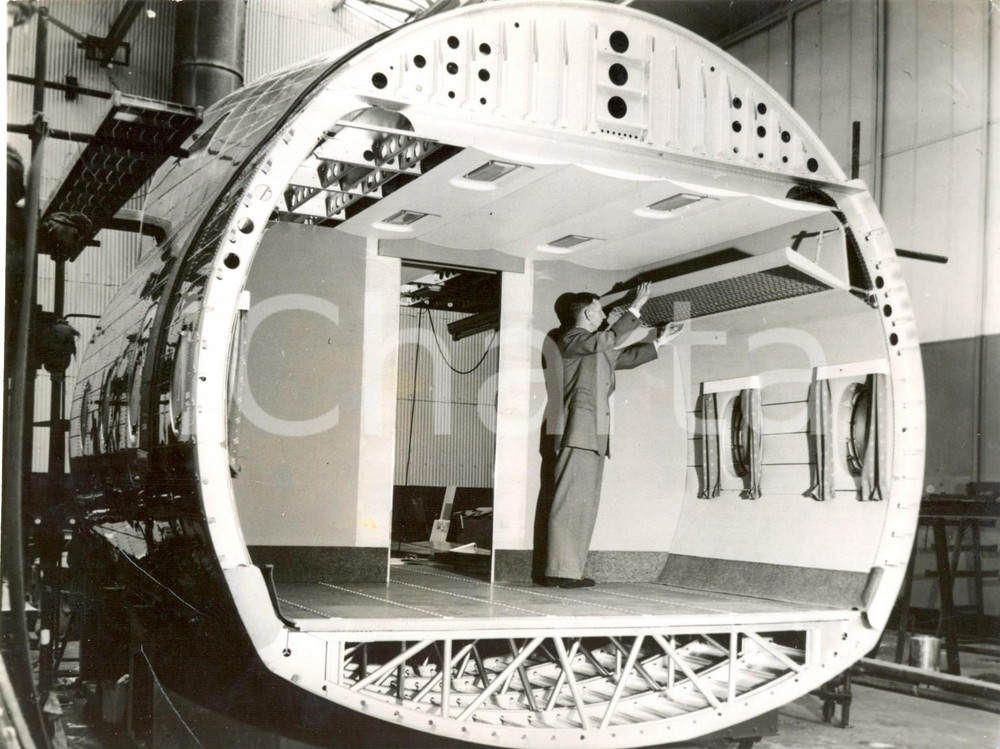 Fotografia d epoca originale 1958 FARNBOROUGH  Air Show  Cabin of new Armstromg Witworth ARGOSY 650 Photo 1
