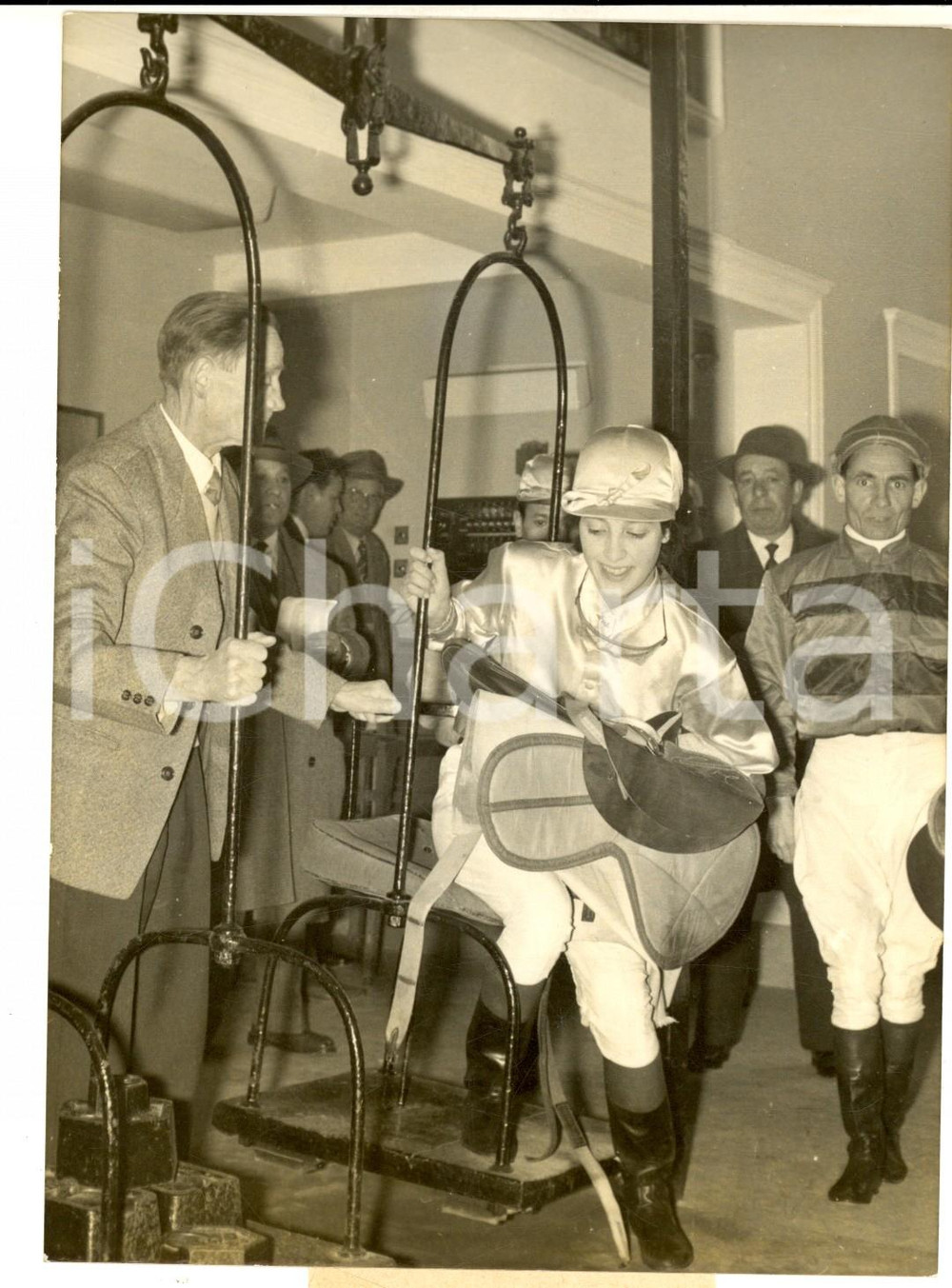 Fotografia d epoca originale 1962 SAINTCLOUD Prix PENTHESILEE La baronne de WALDNER victorieuse Photo 1