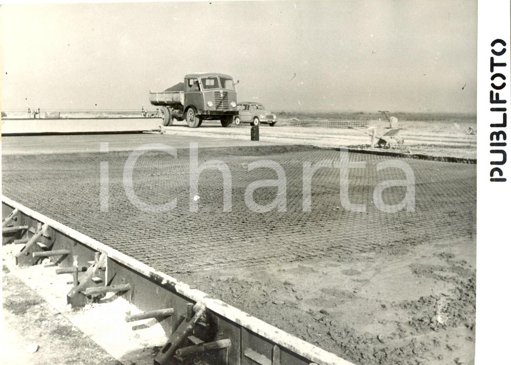 Fotografia d epoca originale 1954 ROMA Lavori di completamento dell aeroporto di Fiumicino Foto 18x13 1