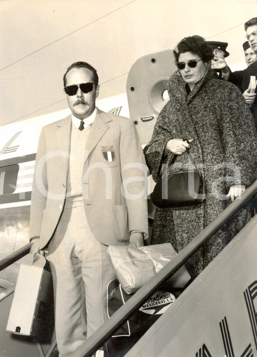 Fotografia d epoca originale 1957 MILANO MALPENSA Arrivo Ruggero RUGGERI copilota di Maner LUALDI Foto 1
