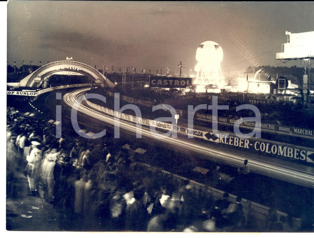 Fotografia d epoca originale 1950 ca AUTOMOBILISMO FRANCE Gara notturna  PubblicitÃ  DUNLOP Foto 18x13 cm 1