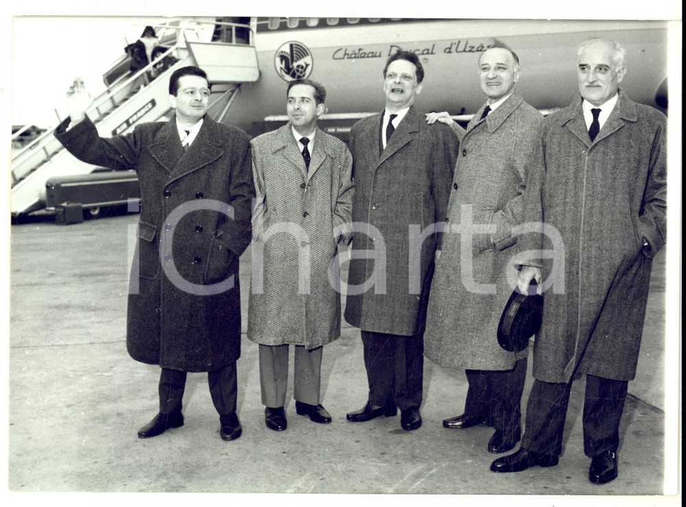 1962 PARIS ORLY Arrivée diplomates français du Caire libérés par Nasser *Photo