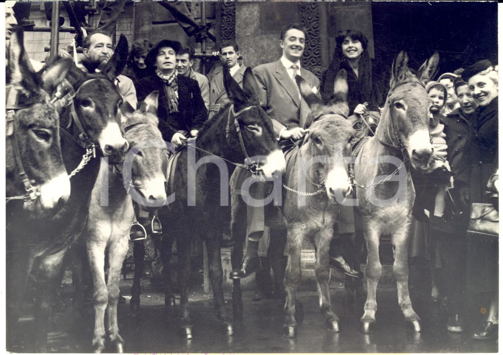 Fotografia d epoca originale 1953 PARIS SAINTGERMAINDESPRES Mariage dos d Ã¢ne Rita GONZALES Robert DEGERT 1
