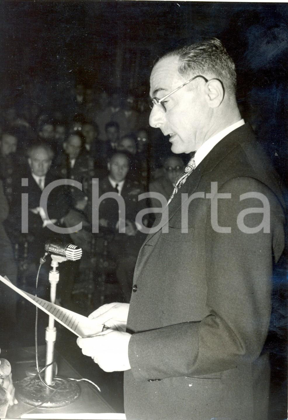 Fotografia d epoca originale 1953 TORINO  ENI Enrico MATTEO ringrazia le autoritÃ  per Laurea ad honorem Foto 1