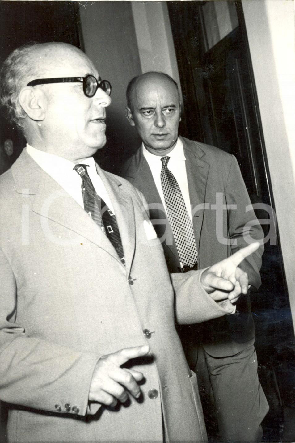 Fotografia d epoca originale 1958 ROMA Umberto TERRACINI Giuliano PAJETTA durante formazione nuovo Governo 1