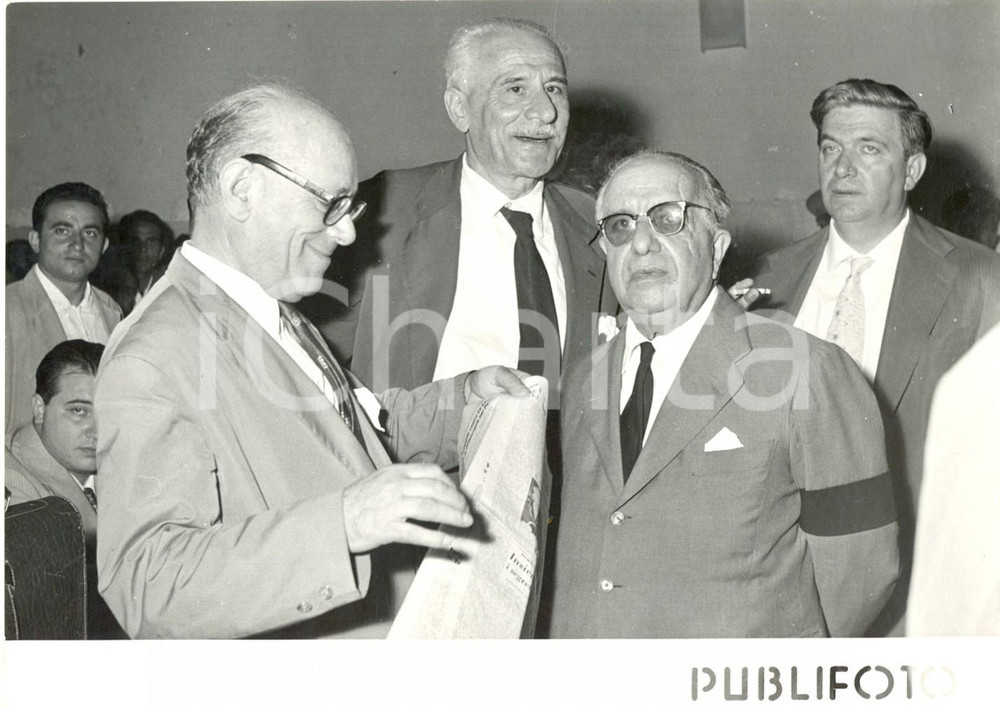 Fotografia d epoca originale 1958 NAPOLI Ponte aereo USAMedio Oriente Umberto TERRACINI Francesco CERABONA 1