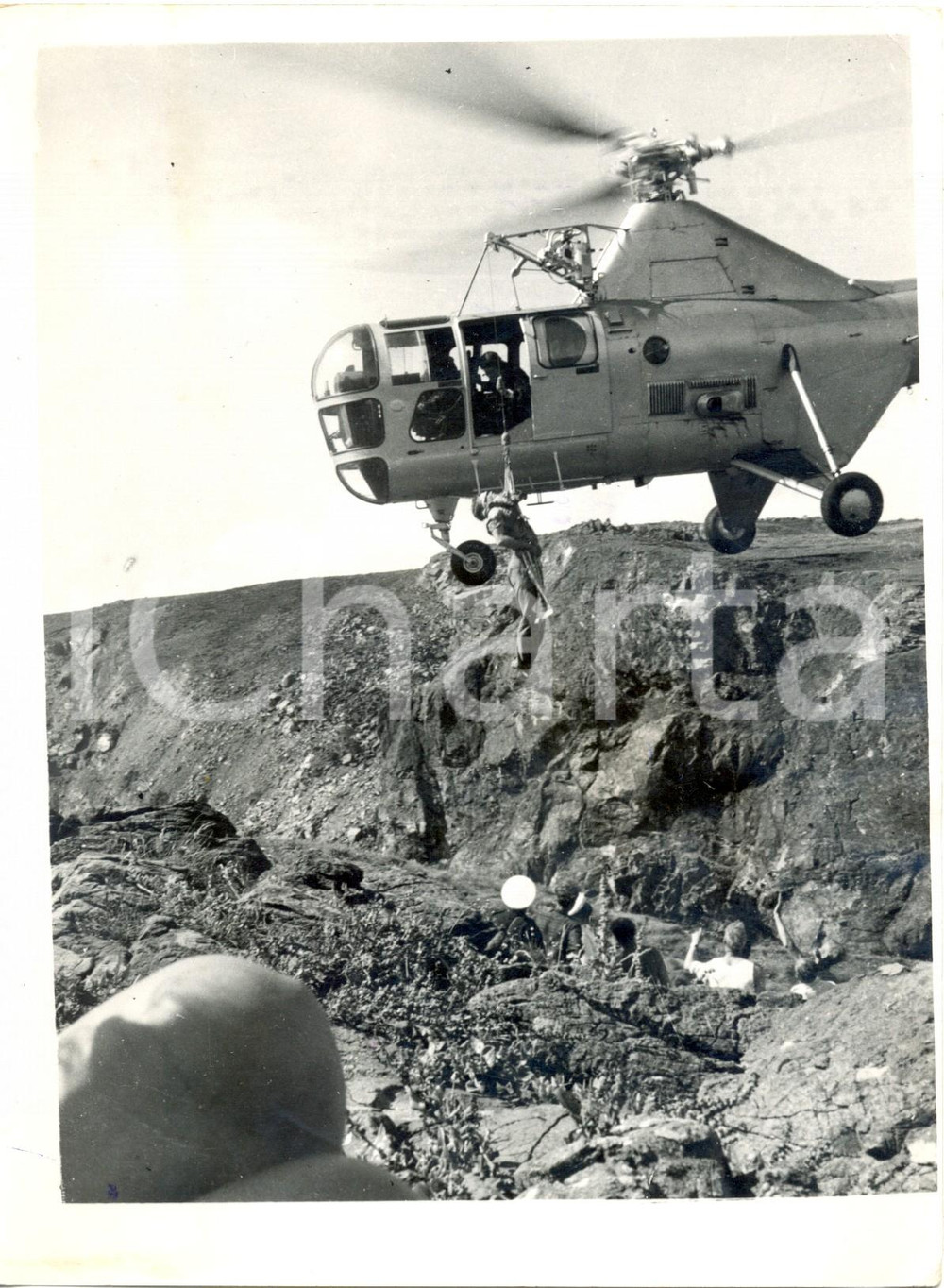 Fotografia d epoca originale 1953 KYNANCE COVE CORNWALL  David KAYE rescued by elycopter Photo 15x20 cm 1