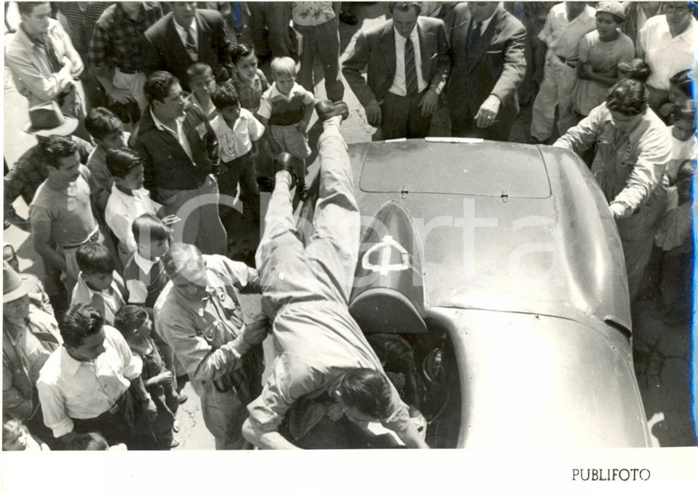 Fotografia d epoca originale 1953 CITTA  DEL MESSICO  CARRERA PANAMERICANA  Sbarco delle vetture LANCIA 1