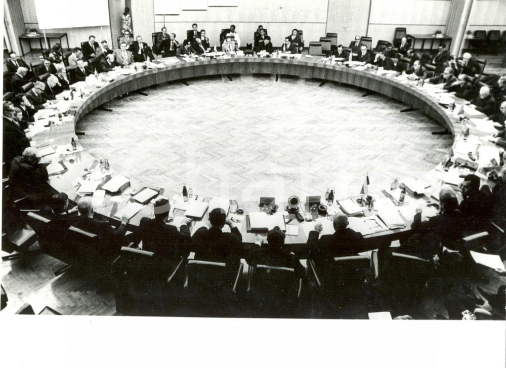 Fotografia d epoca originale 1973 MOSCA  64Â° Riunione comitato esecutivo COMECON  Rappresentanti in seduta 1