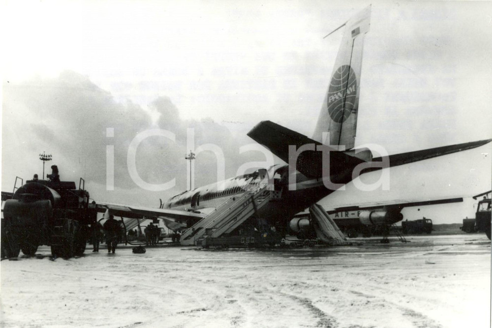Fotografia d epoca originale 1973 ROMA Strage di FIUMICINO  Boeing 707 PANAMERICAN distrutto dai Fedayn 1