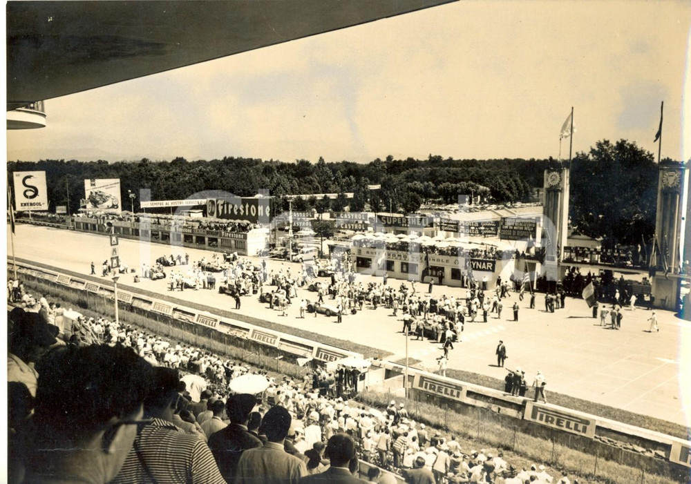 Fotografia d epoca originale 1958 MONZA  500 MIGLIA Premio ESSO  Monoposto sulla griglia di partenza Foto 1