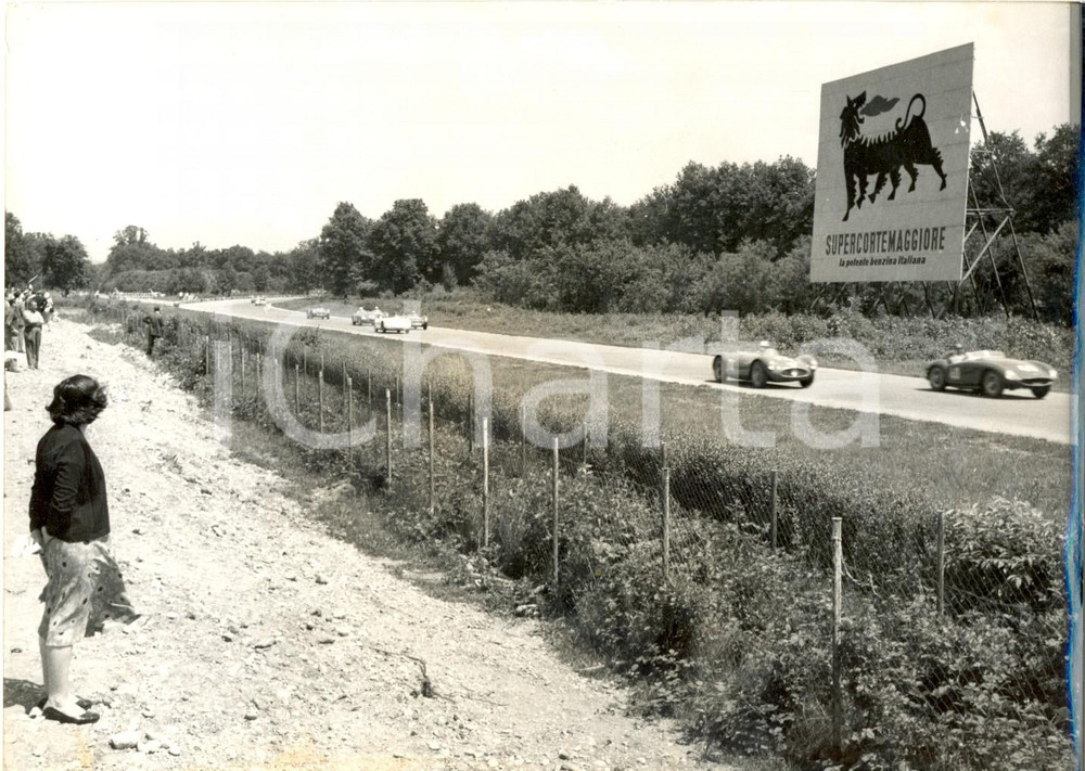 Fotografia d epoca originale 1955 MONZA  G.P. SUPERCORTEMAGGIORE  Passaggio dei concorrenti Foto 18x13 cm 1