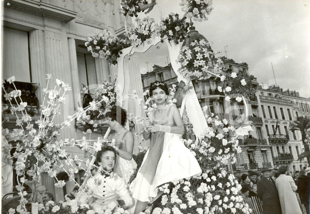 Fotografia d epoca originale 1959 NICE CARNEVAL  Battle of Flowers  Girls on the wagon allegorical Photo 1