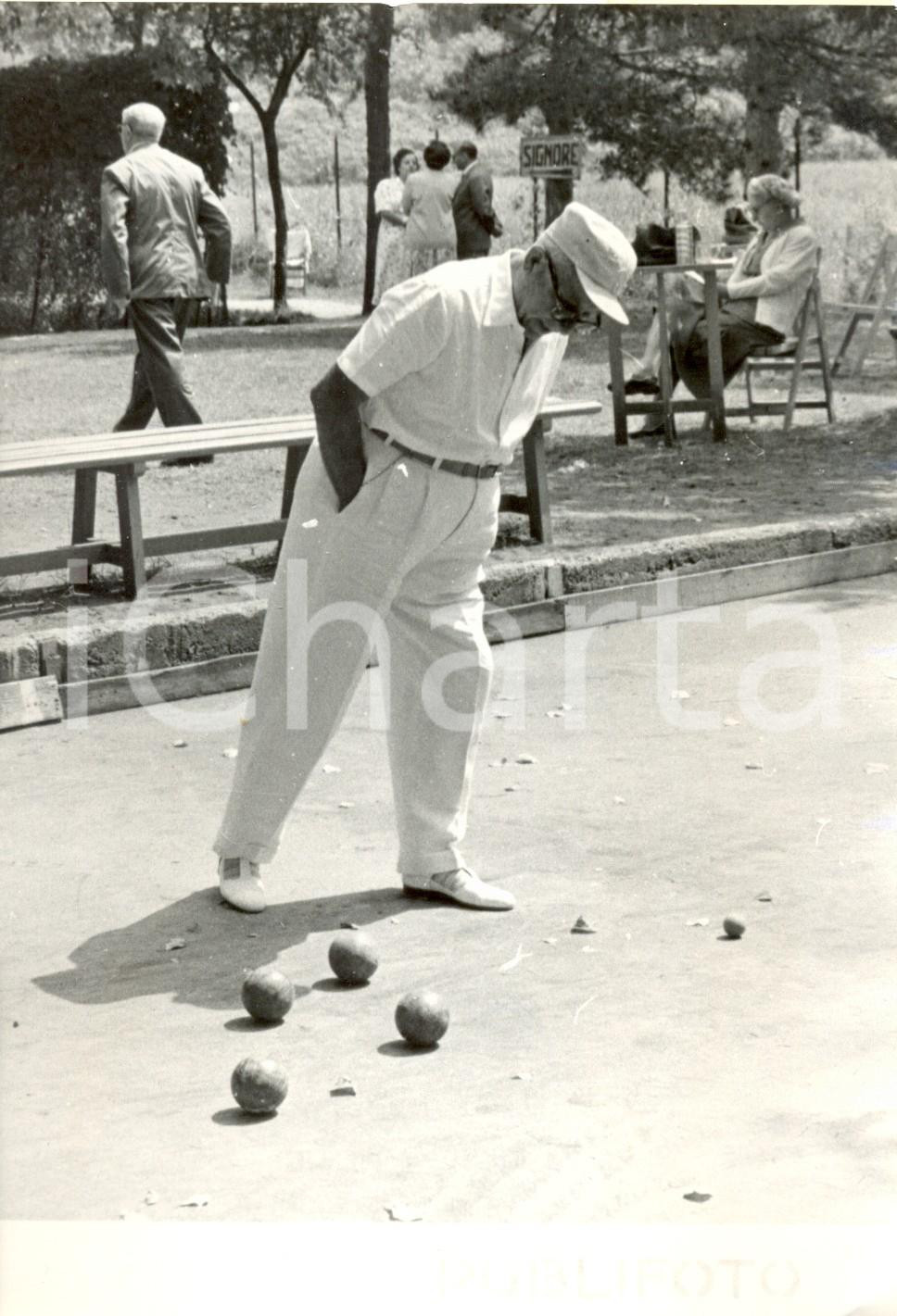 Fotografia d epoca originale 1954 FIUGGI Achille LAURO gioca a bocce durante le vacanze Fotografia 13x18 cm 1