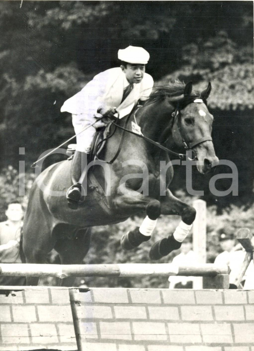 Fotografia d epoca originale 1958 TOKYO JAPAN Principe AKIHITO durante un saggio universitario Foto 1