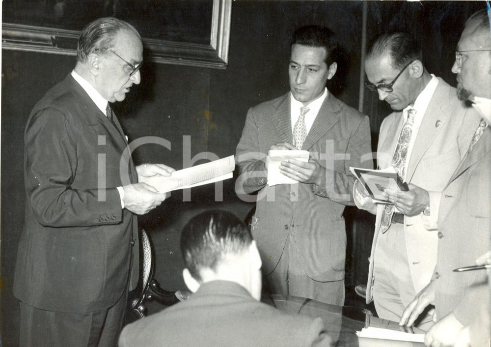 Fotografia d epoca originale 1957 ROMA Cesare MERZAGORA legge alla stampa rinuncia formazione nuovo Governo 1