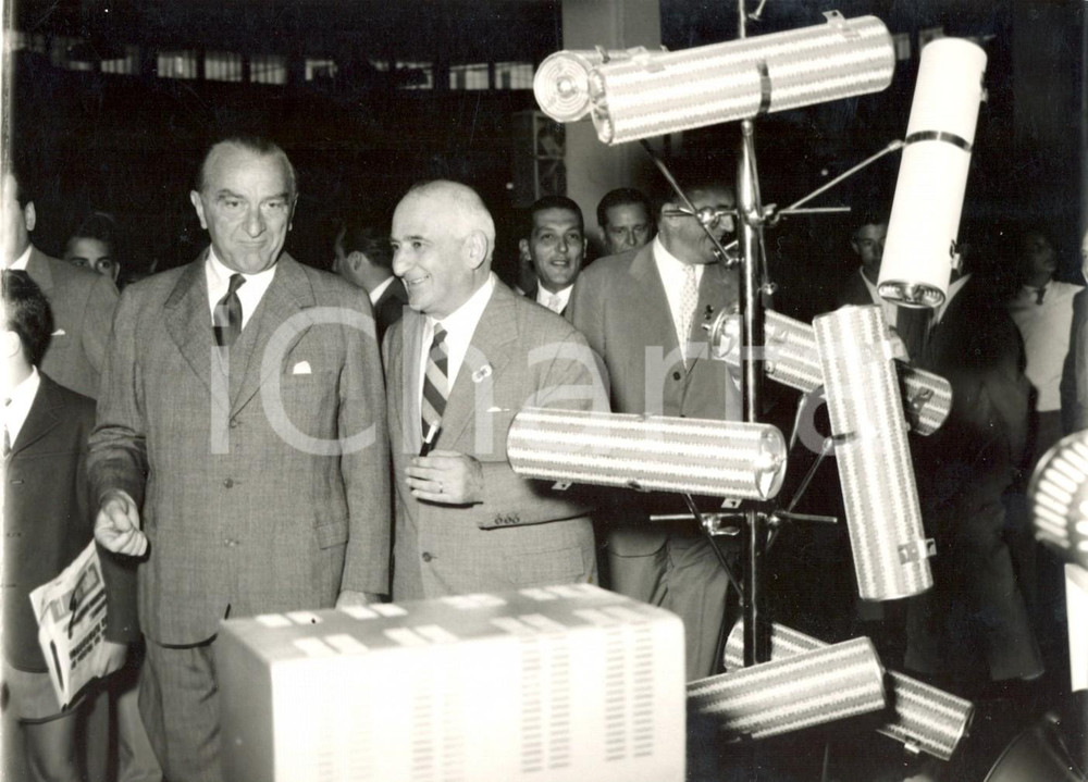 Fotografia d epoca originale 1957 MILANO Mostra della radio e della televisione  Visita Cesare MERZAGORA 1