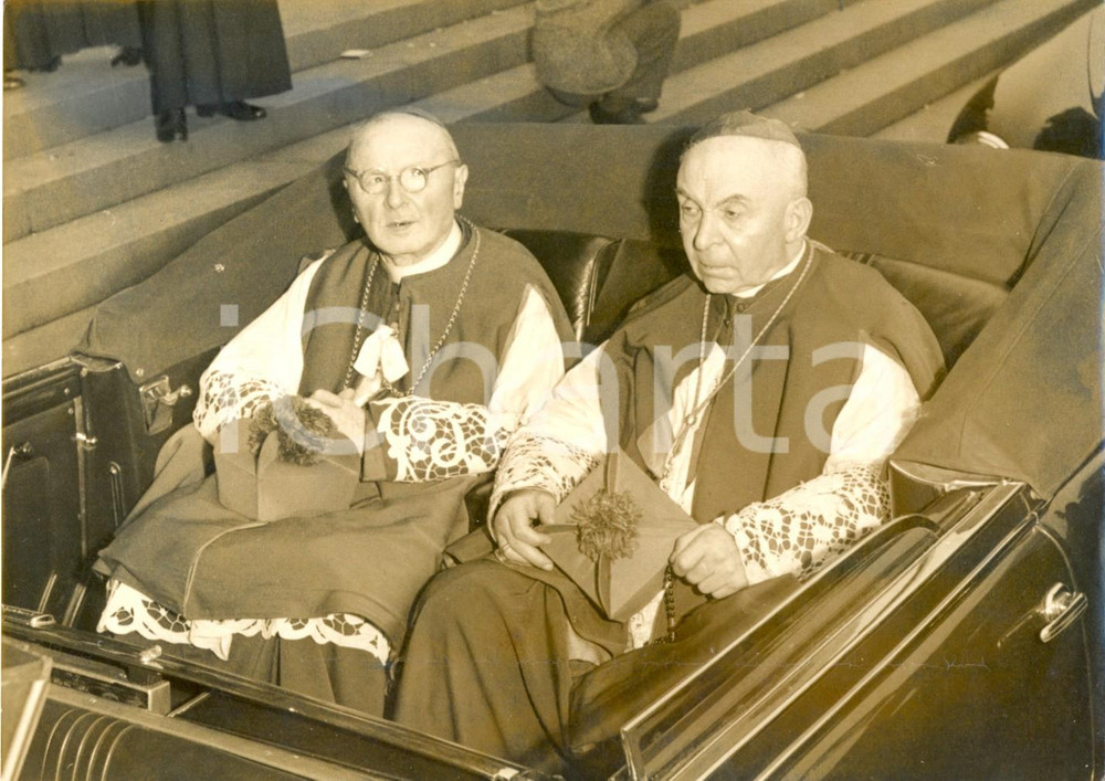 Fotografia d epoca originale 1954 MILANO  Funerale card. Ildefonso SCHUSTER  Mons. ROTA e mons. MENNA Foto 1