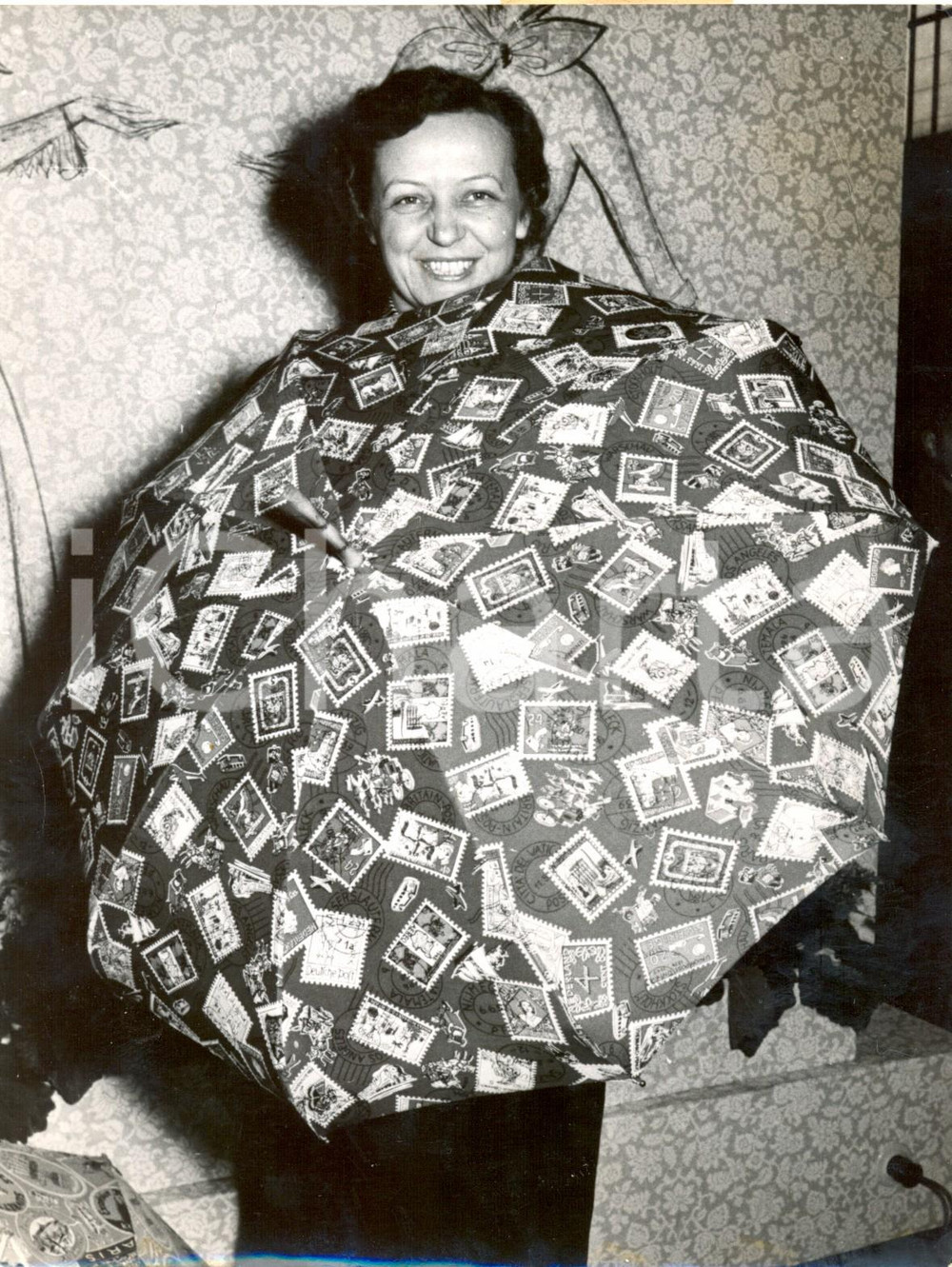 Fotografia d epoca originale 1953 MÃœNCHEN  PostageStamp Album decorates umbrella silk Photo 15x20 cm 1