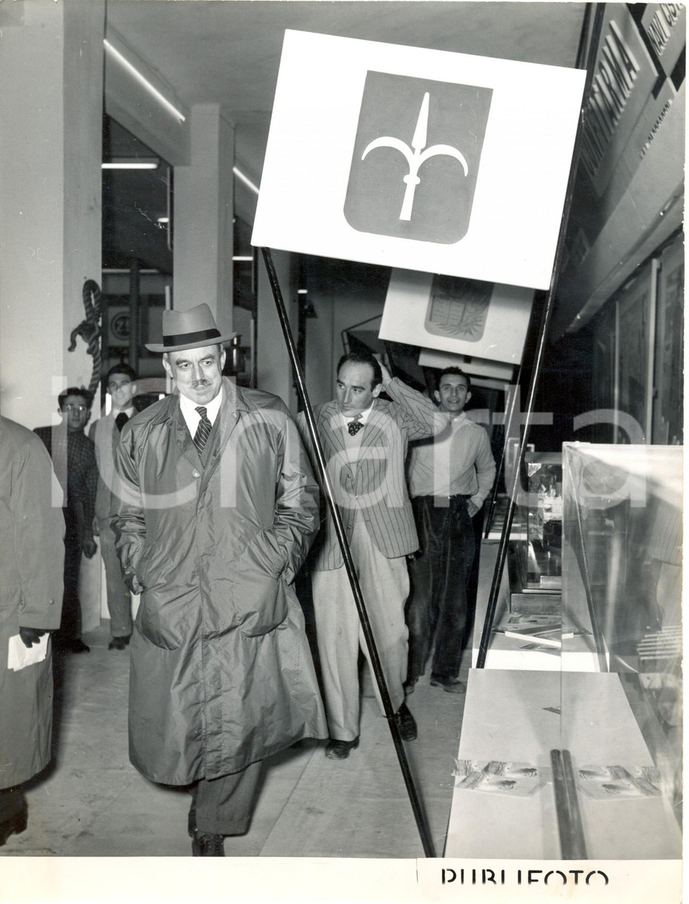 Fotografia d epoca originale 1953 MILANO  Fiera Campionaria  Angelo COSTA visita padiglione CONFITARMA 1