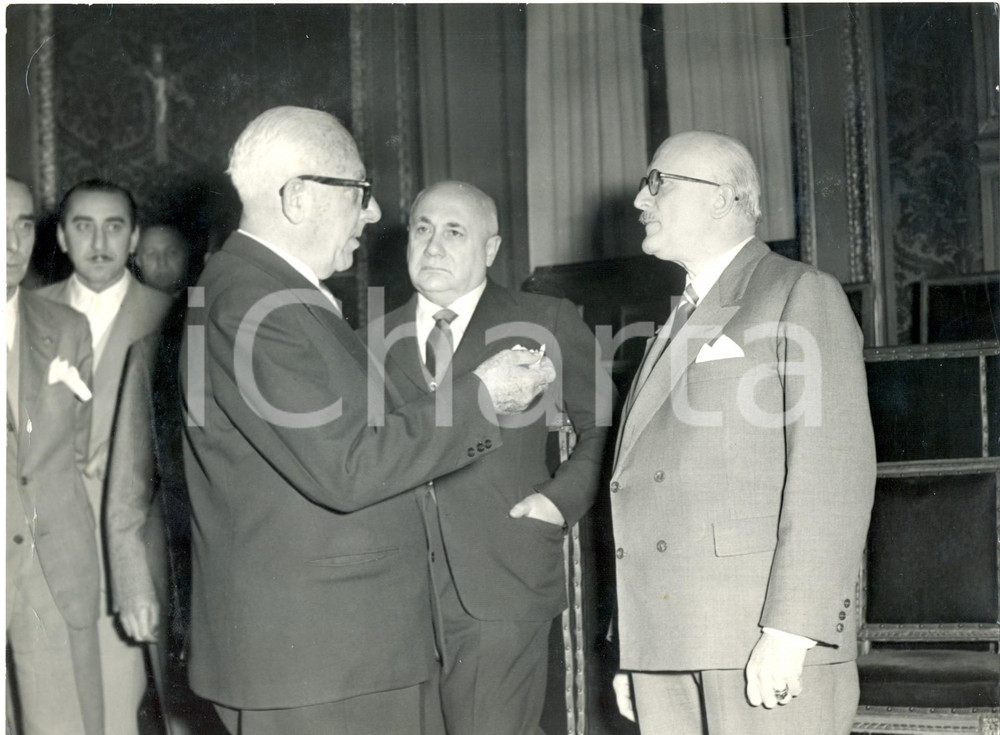 Fotografia d epoca originale 1956 MUNICIPIO DI TORINO  Amedeo PEYRON riceve Achille LAURO Foto 24x18 cm 1