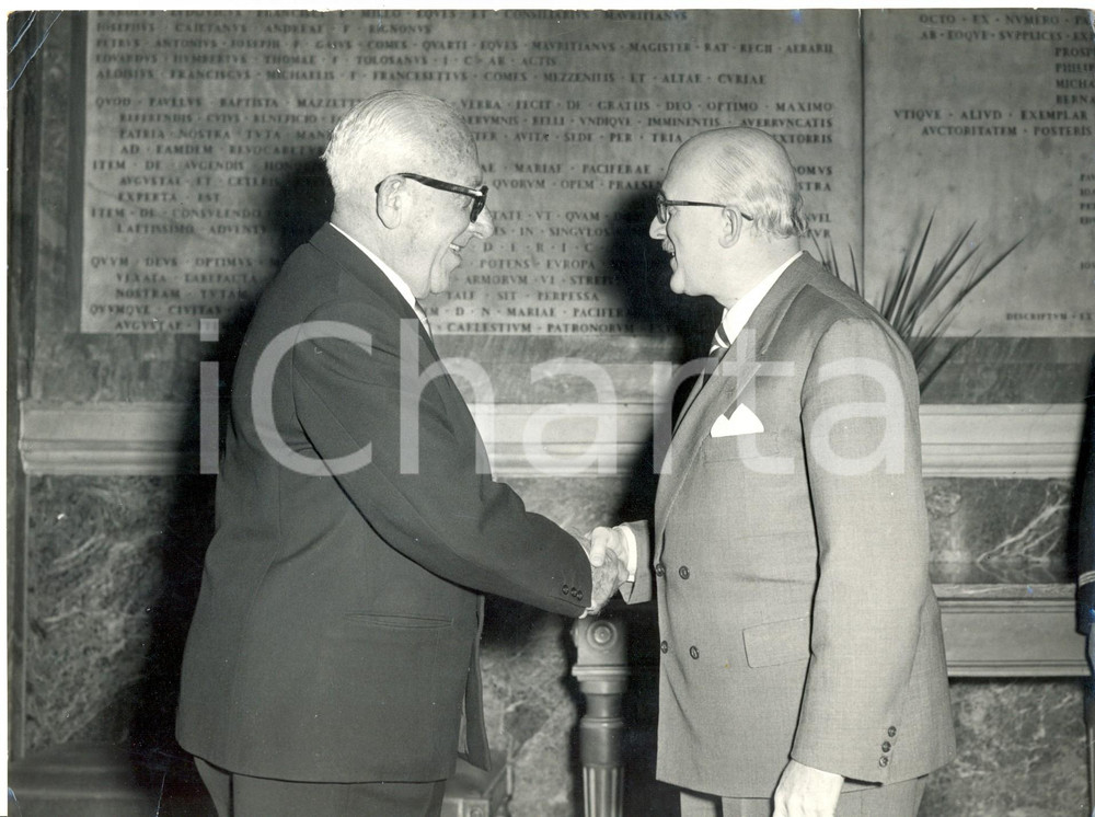 Fotografia d epoca originale 1956 MUNICIPIO DI TORINO  Incontro tra sindaci Amedeo PEYRON e Achille LAURO 1