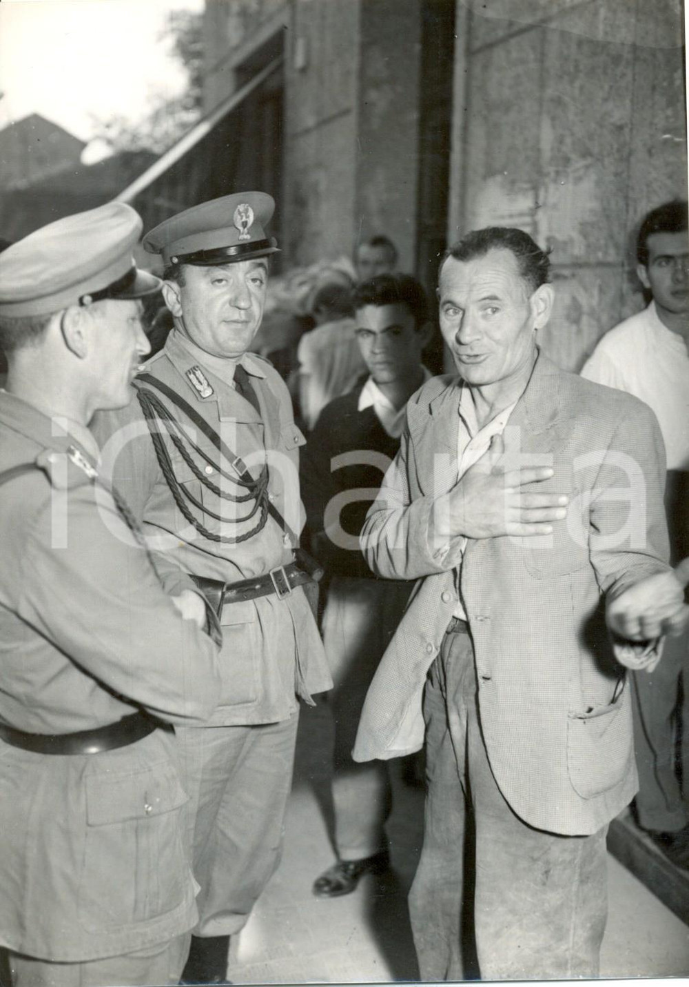 Fotografia d epoca originale 1954 TORINO  Crollo palazzina via Cigna  Un operaio scampato al pericolo Foto 1