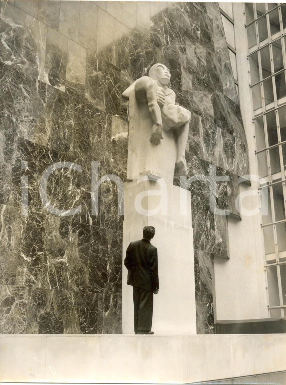 Fotografia d epoca originale 1958 LONDON Memorial Trade Unionist War Victims  PietÃ  by Jacob EPSTEIN Photo 1