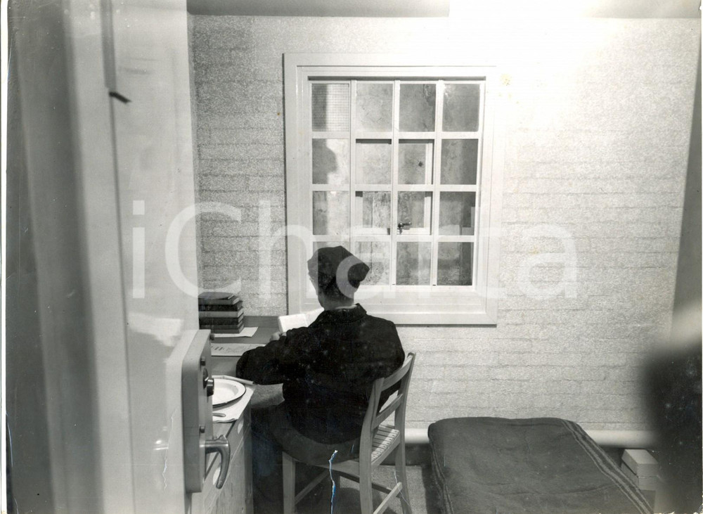 Fotografia d epoca originale 1959 LONDON Monck Street  Window without bars in the new kind prison cell 1