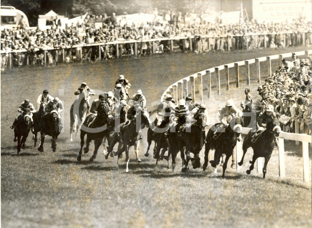 Fotografia d epoca originale 1959 EPSOM DERBY  Jockeys Harry CARR Joe MERCER at Tattenham corner Photo 1