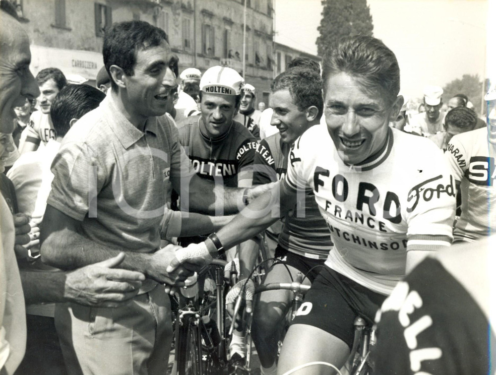 Fotografia d epoca originale 1966 CHIANCIANO TERME  49Â° GIRO D ITALIA  Jacques ANQUETIL e Guido CARLESI 1
