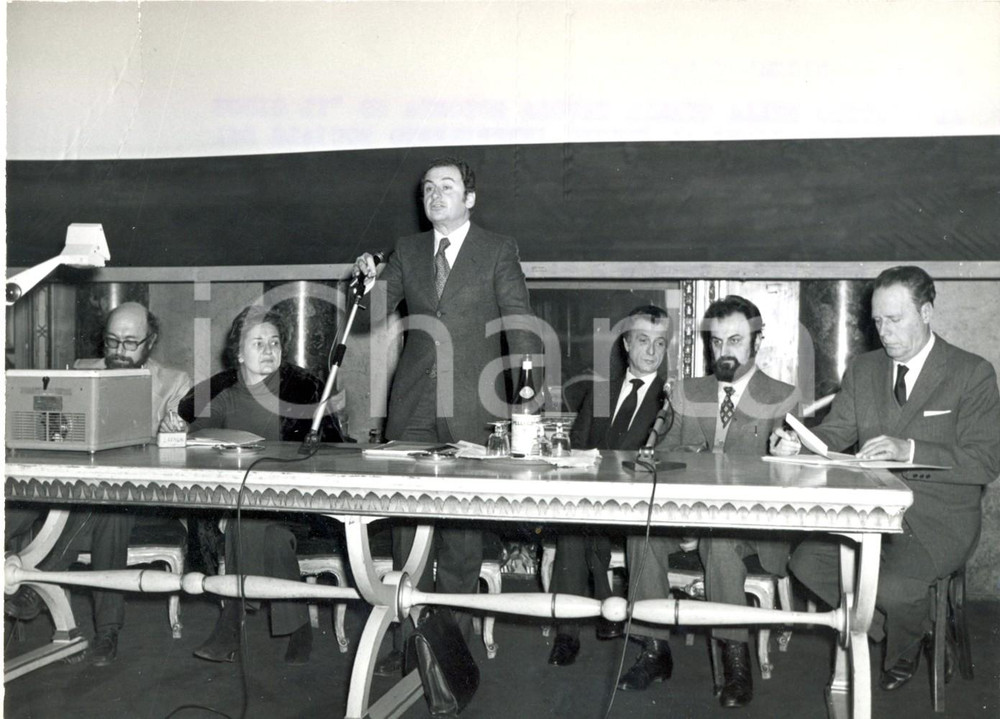 Fotografia d epoca originale 1973 MILANO  Circolo della Stampa  Discorso di Antonio MIOTTO Foto 18x13 cm 1