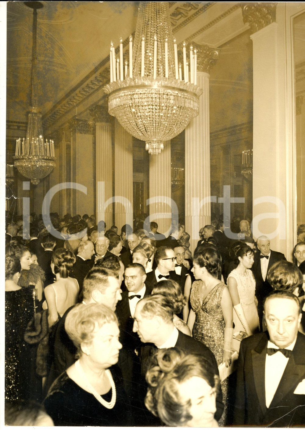 Fotografia d epoca originale 1965 MILANO TEATRO ALLA SCALA Inaugurazione stagione lirica  Il foyer  Foto 1