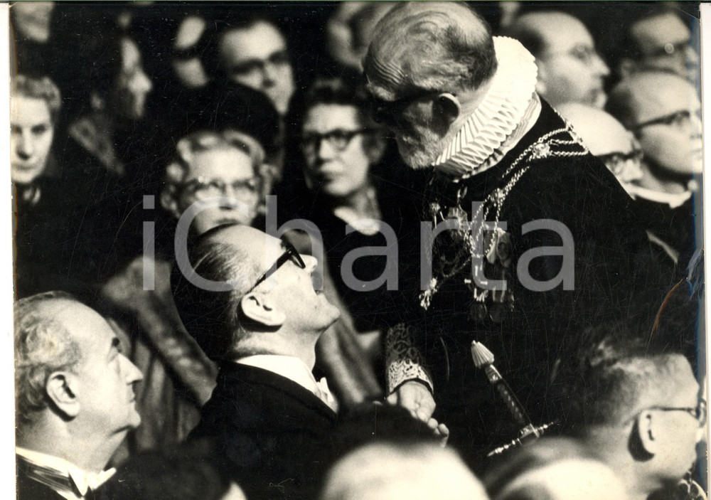 Fotografia d epoca originale 1962 ROMA CONCILIO VATICANO II Uditori laici a SAN PIETRO  Foto 30x22 cm 1