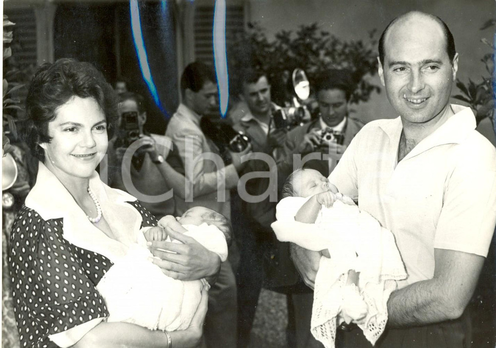 Fotografia d epoca originale 1958 FIRENZE Maria Pia di Savoia Alessandro di Jugoslavia con i figli neonati 1