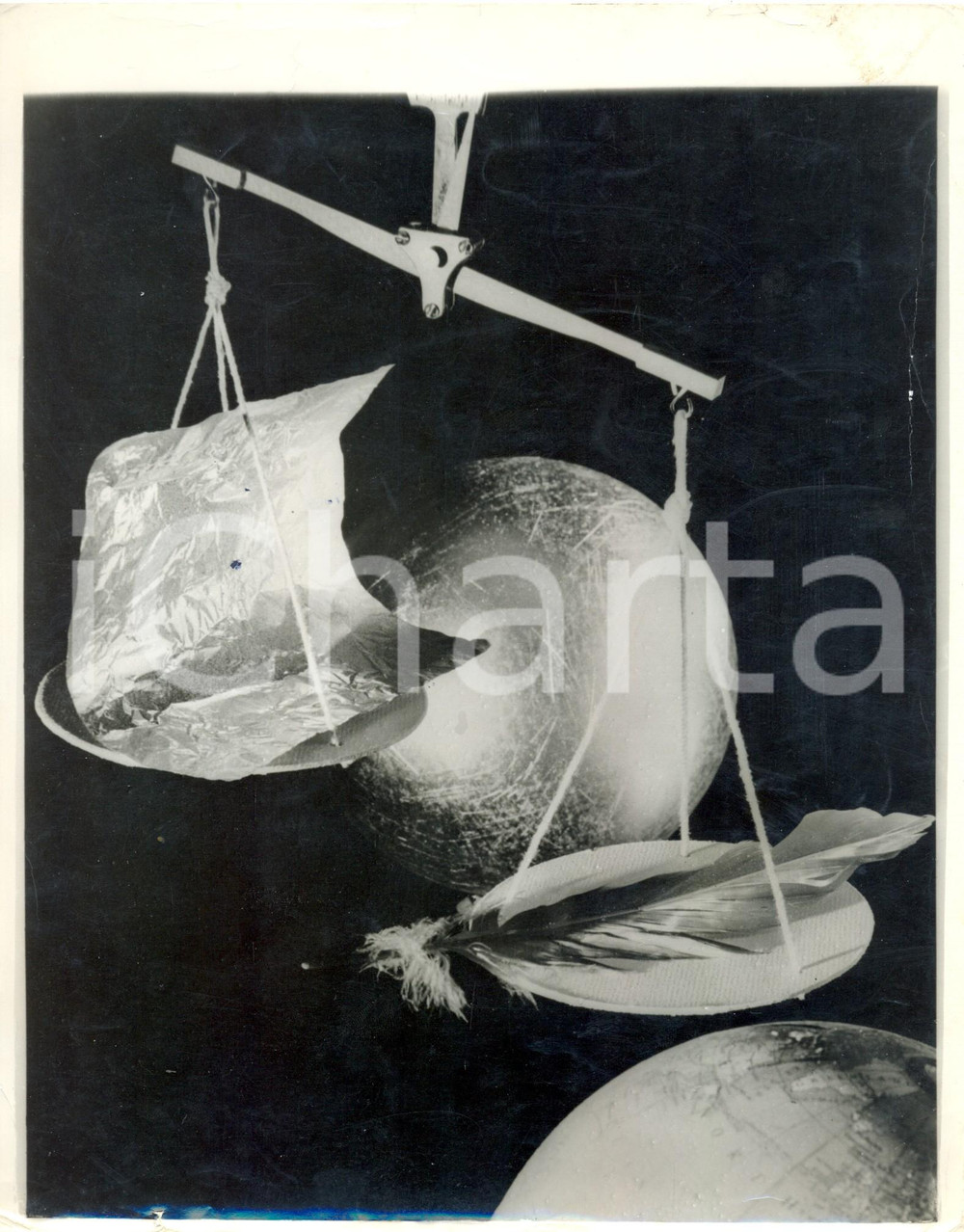 Fotografia d epoca originale 1962 WASHINGTON  NASA  Rigidized sphere lighter than a feather Photo 1