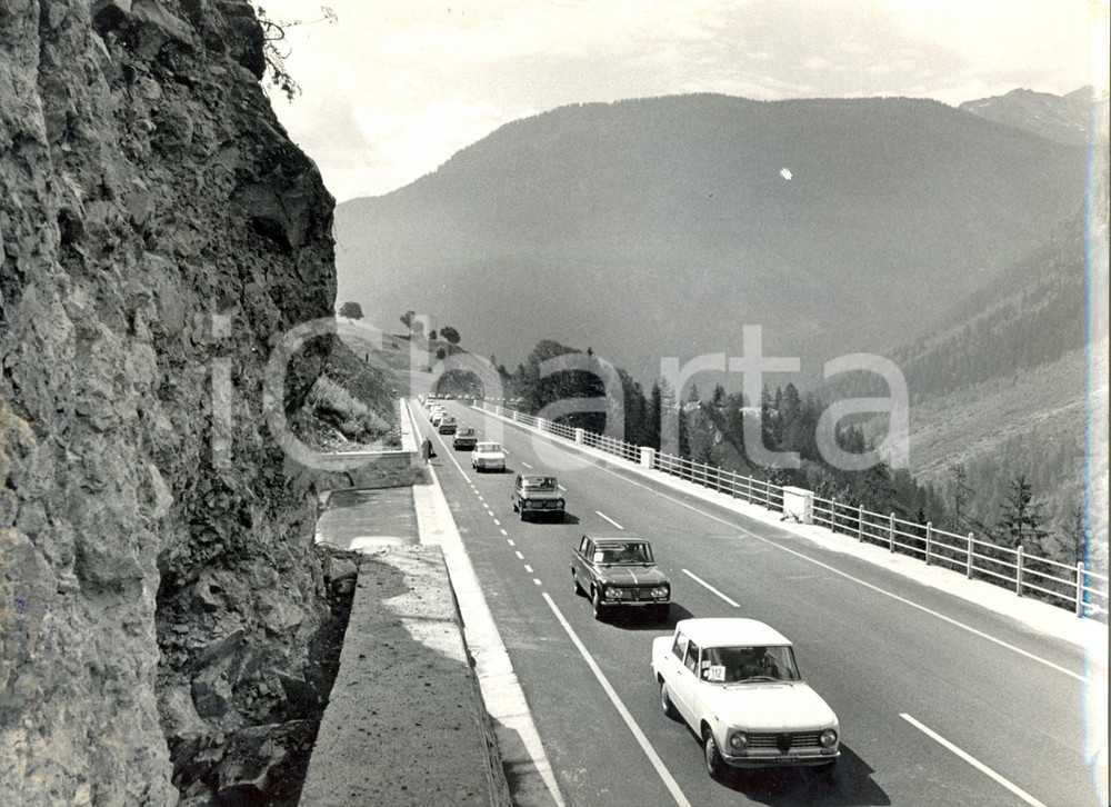 Fotografia d epoca originale 1965 COURMAYEUR Auto ALFA ROMEO durante prova NORIA per Traforo MONTE BIANCO 1