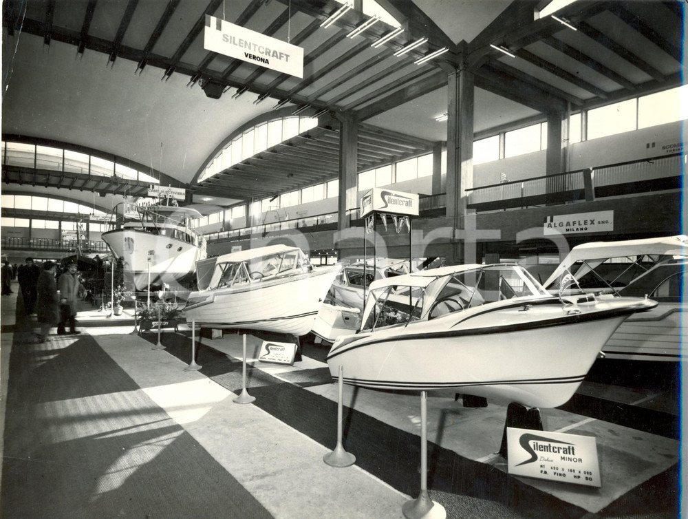 Fotografia d epoca originale 1963 SALONE NAUTICO DI GENOVA  Stand SILENTCRAFT di Verona Foto 24x18 cm 1