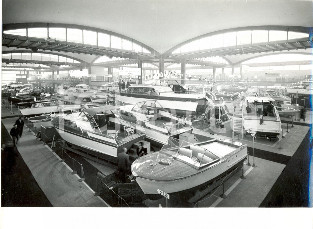 1963 SALONE NAUTICO DI GENOVA - Visitatori tra le barche *Foto 24x18 cm