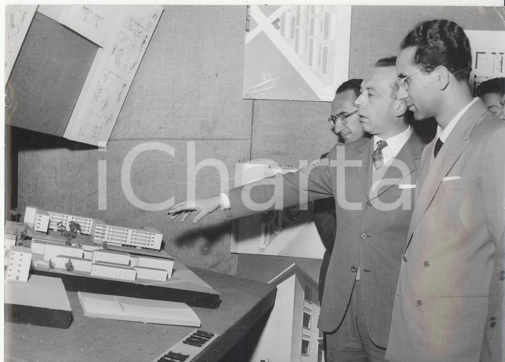 Fotografia d epoca originale 1954 GENOVA Palazzo Ducale  Mostra Edilizia Popolare  Emilio COLOMBO Foto 1