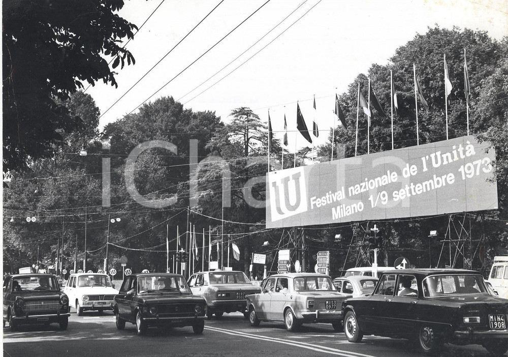 Fotografia d epoca originale 1973 MILANO Parco Sempione  Traffico in tilt per Festival Nazionale de l Unità 1